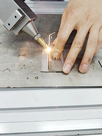 Water Cooling 1500W Handheld Fiber Laser Welding Machine For Aluminum